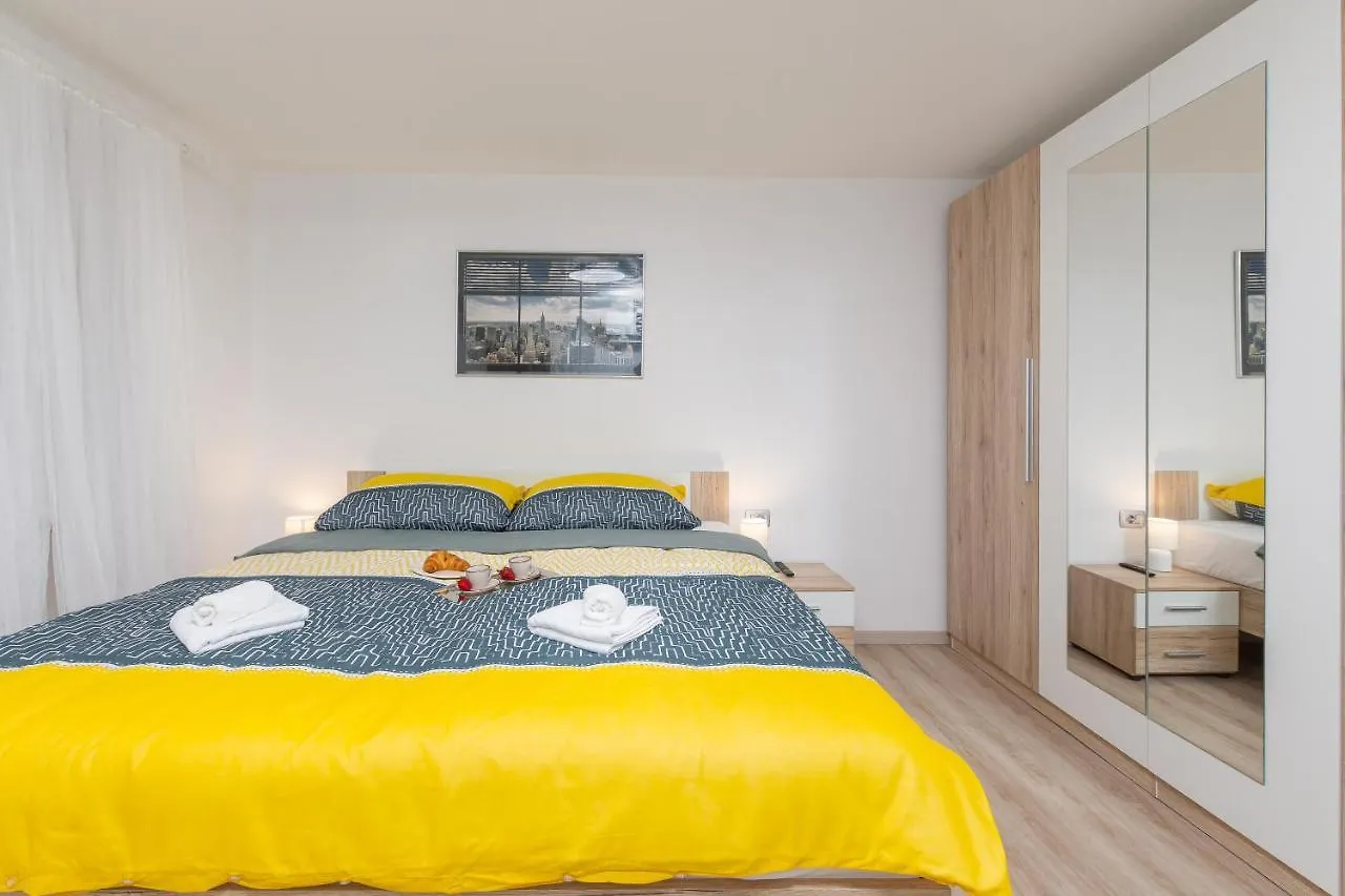 Apartment Ena Near Pula Amphitheater 0*,  Κροατία