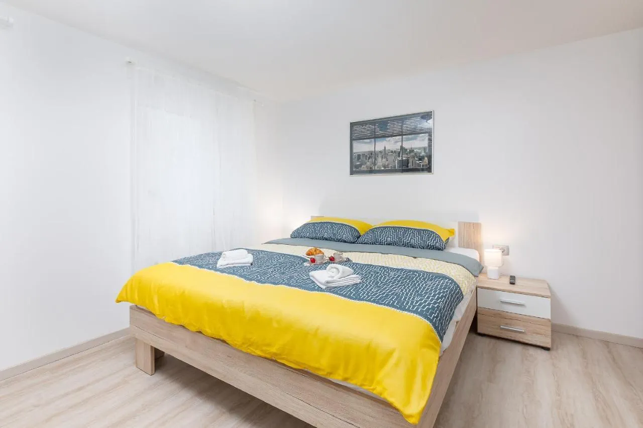 Apartment Ena Near Pula Amphitheater 0*,  Κροατία